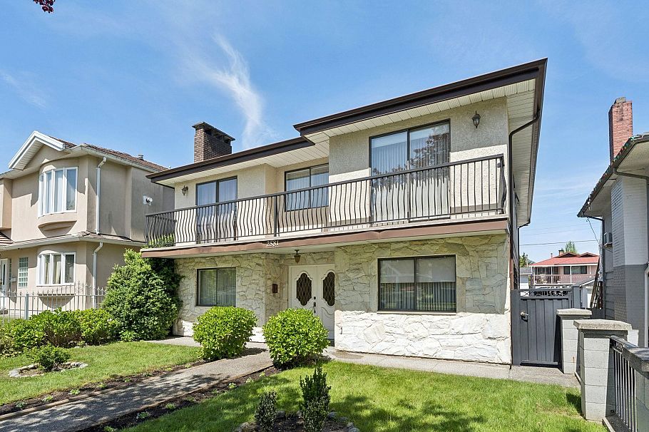 2581 E 3rd Avenue Vancouver, BC - 37