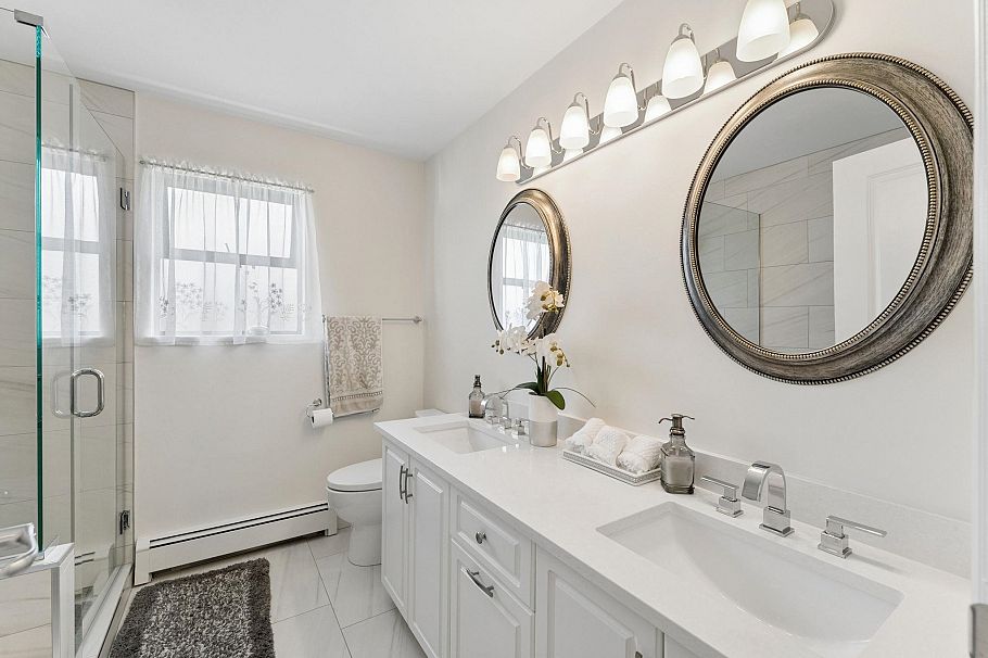 2581 E 3rd Avenue Vancouver, BC - 22