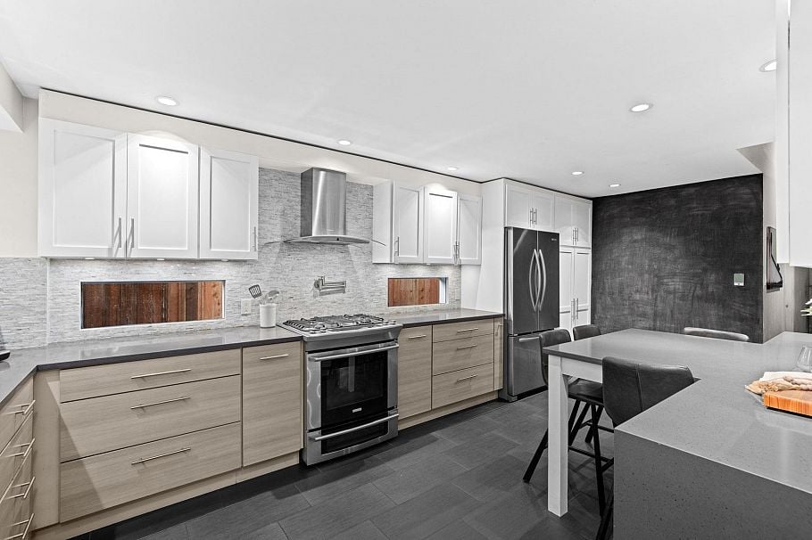 1208 Rosewood Crescent North Vancouver, BC - 2