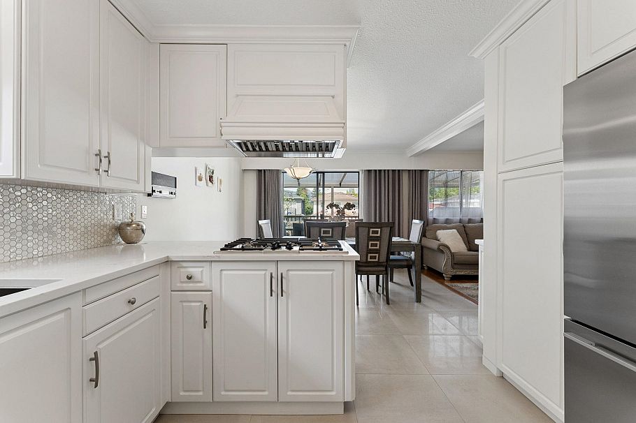 2581 E 3rd Avenue Vancouver, BC - 10