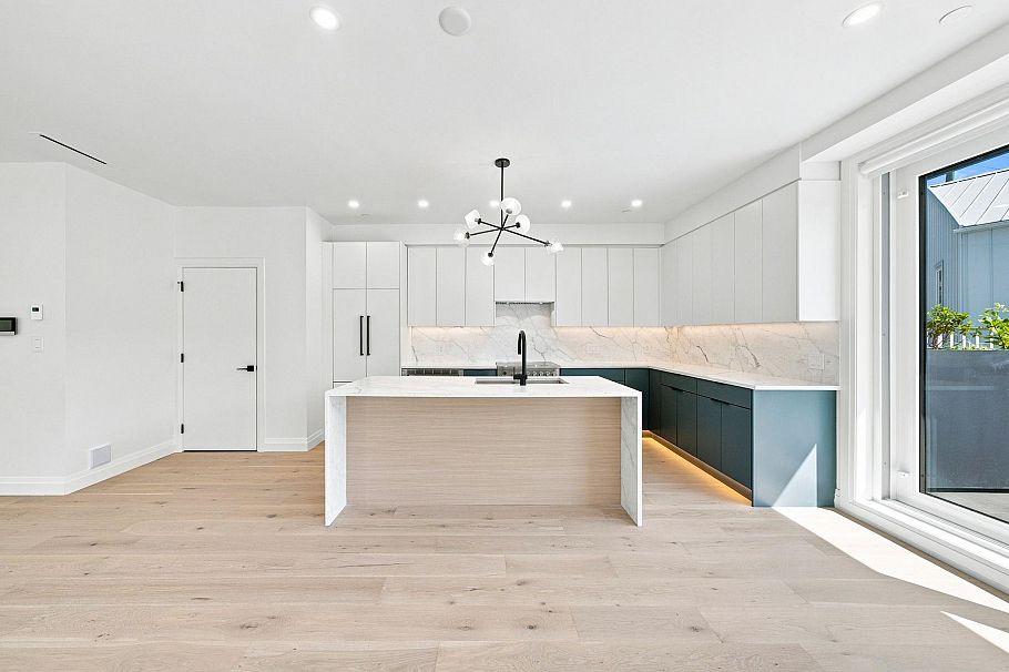 6162 Granville Street Vancouver, BC - 4