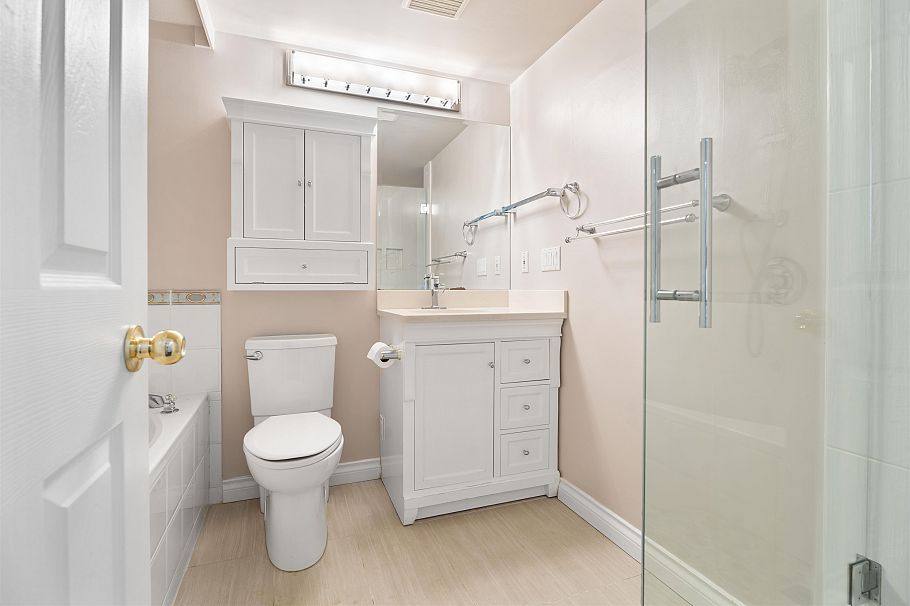 211 5723 Balsam Street Vancouver, BC - 9