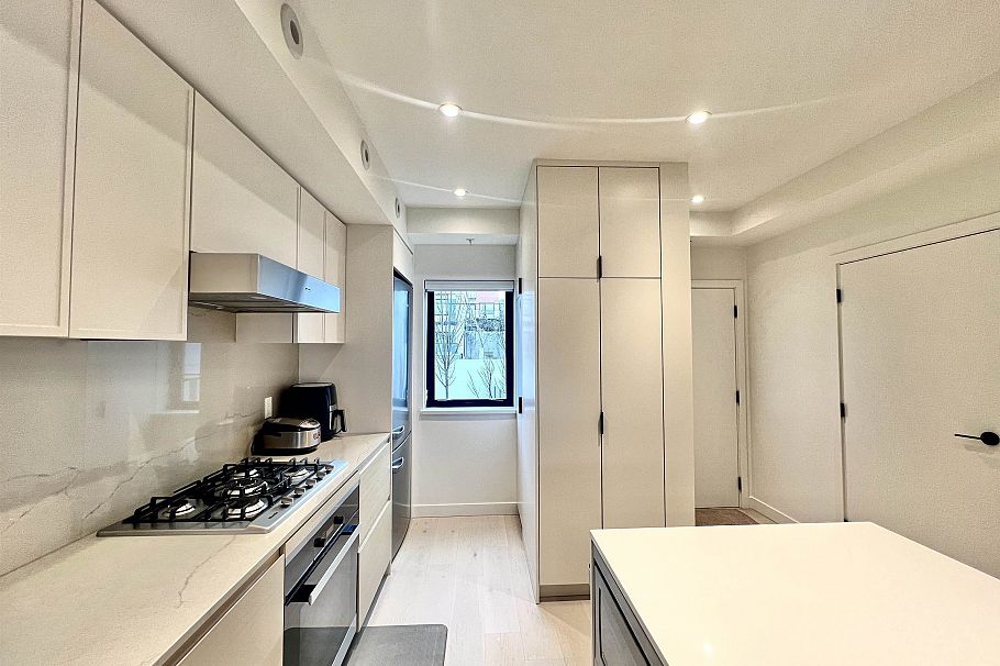 34 530 W 28th Avenue Vancouver, BC - 16