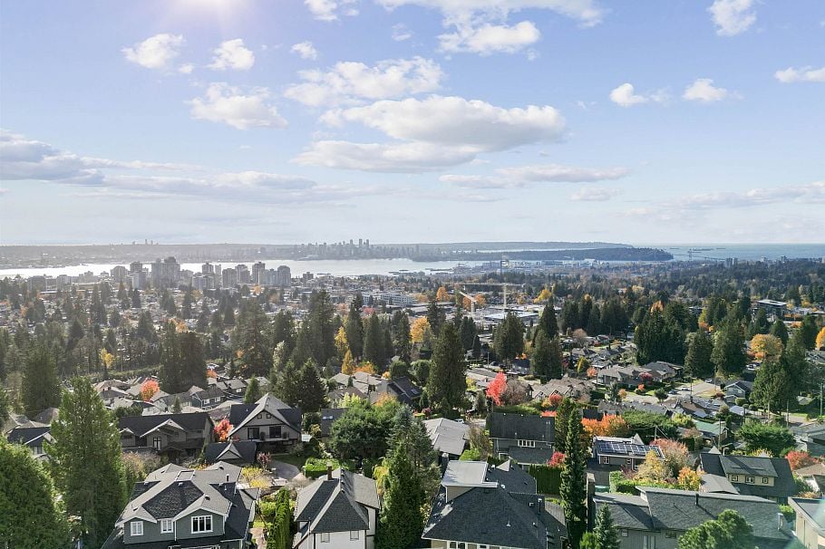 404 Somerset Street North Vancouver, BC - 2