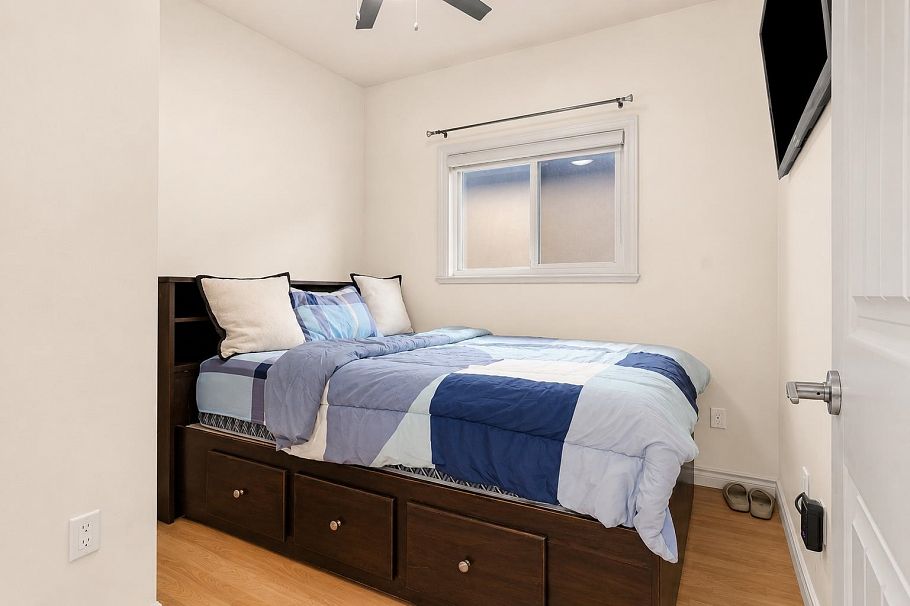 1380 E 51st Avenue Vancouver, BC - 11