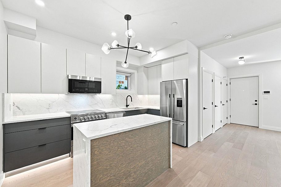 6166 Granville Street Vancouver, BC - 9