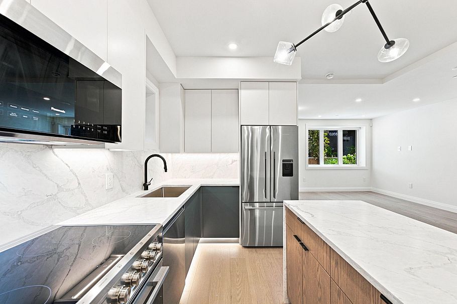 6166 Granville Street Vancouver, BC - 11