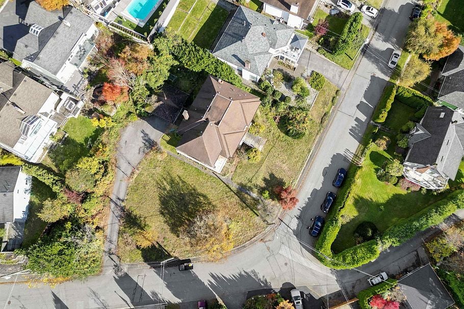 404 Somerset Street North Vancouver, BC - 10
