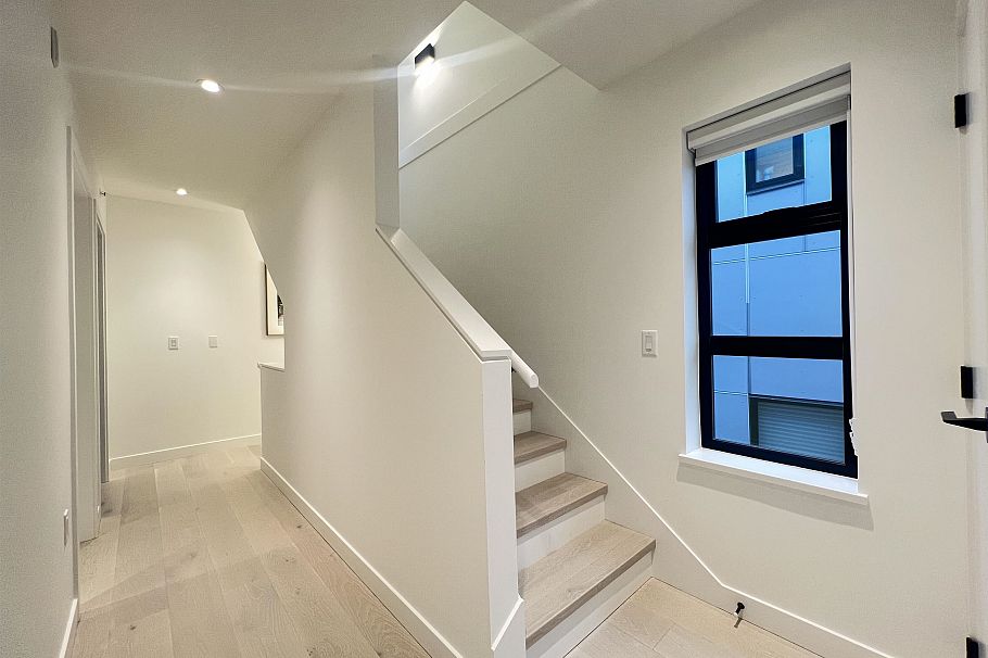 34 530 W 28th Avenue Vancouver, BC - 32