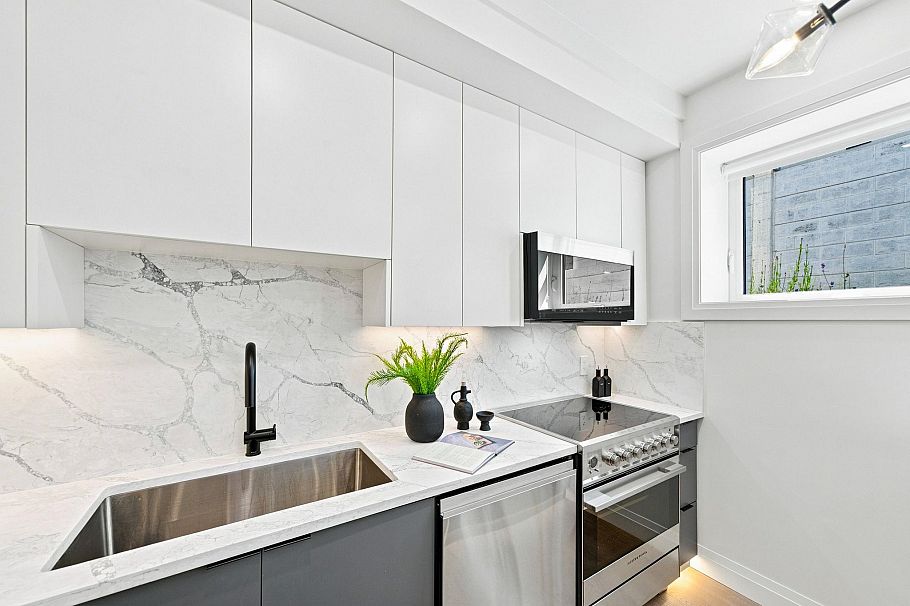 6164 Granville Street Vancouver, BC - 10