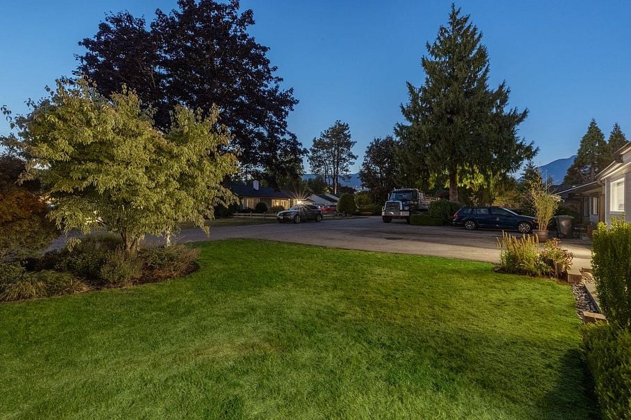 1208 Rosewood Crescent North Vancouver, BC - 28