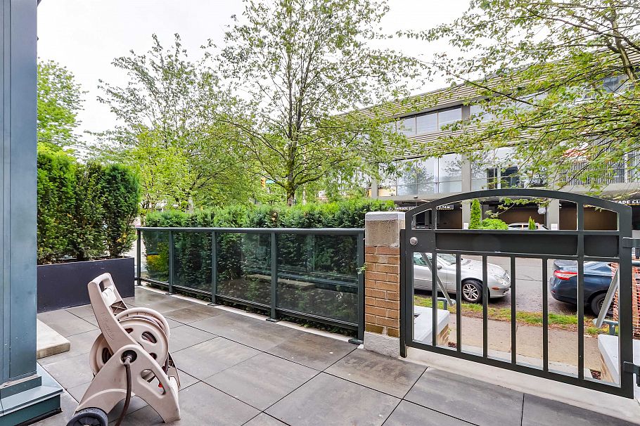 1405 W 7th Avenue Vancouver, BC - 2
