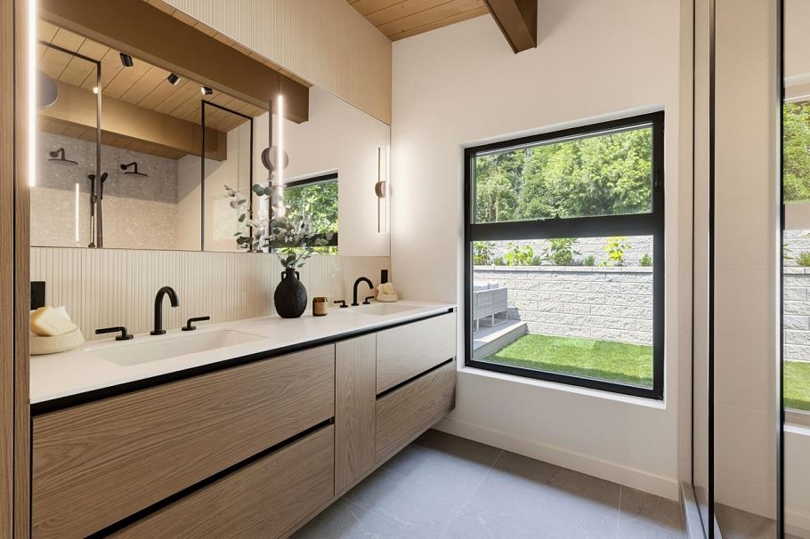 1008 W 17th Street North Vancouver, BC - 29