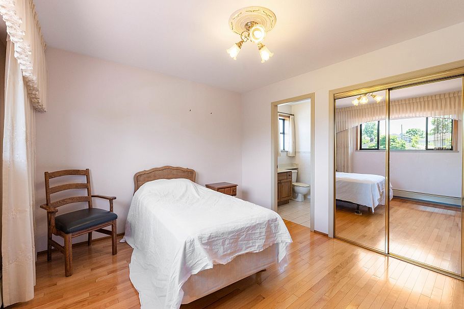 2411 E 39th Avenue Vancouver, BC - 8