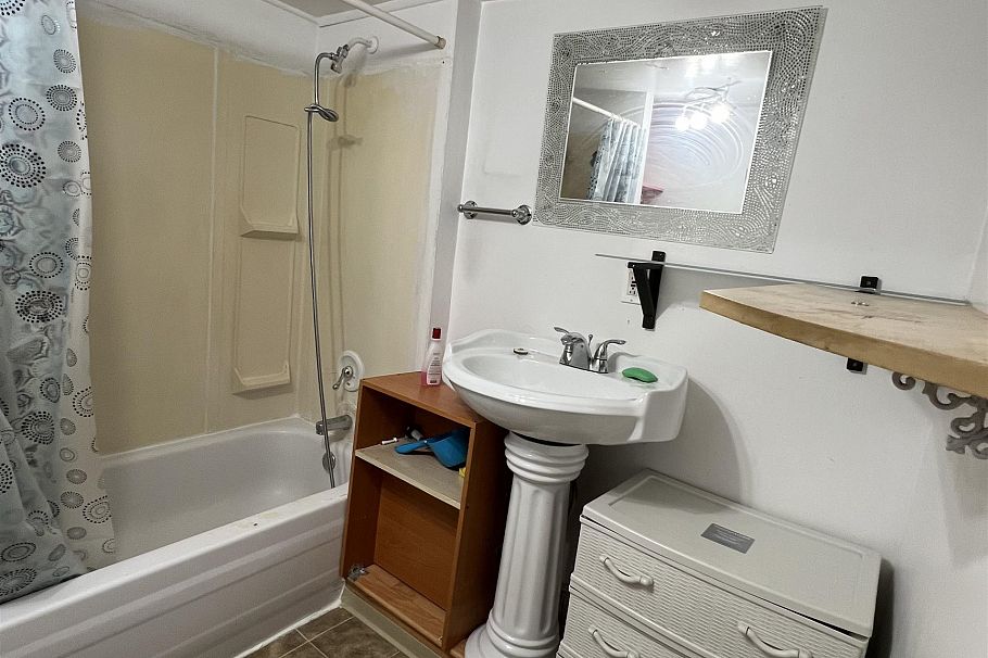 4711 Gothard Street Vancouver, BC - 8