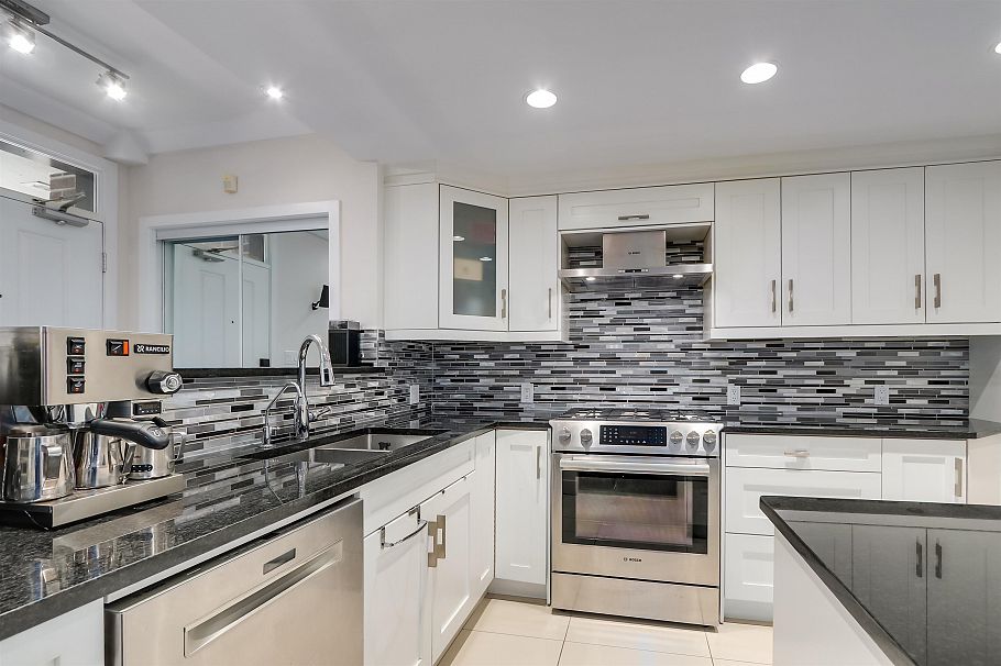 1405 W 7th Avenue Vancouver, BC - 15