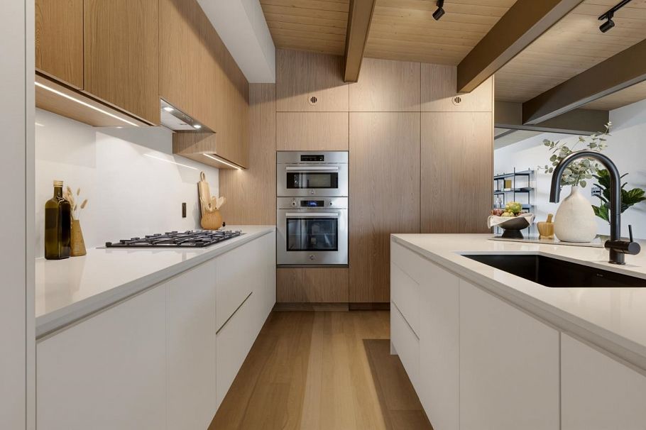 1008 W 17th Street North Vancouver, BC - 10