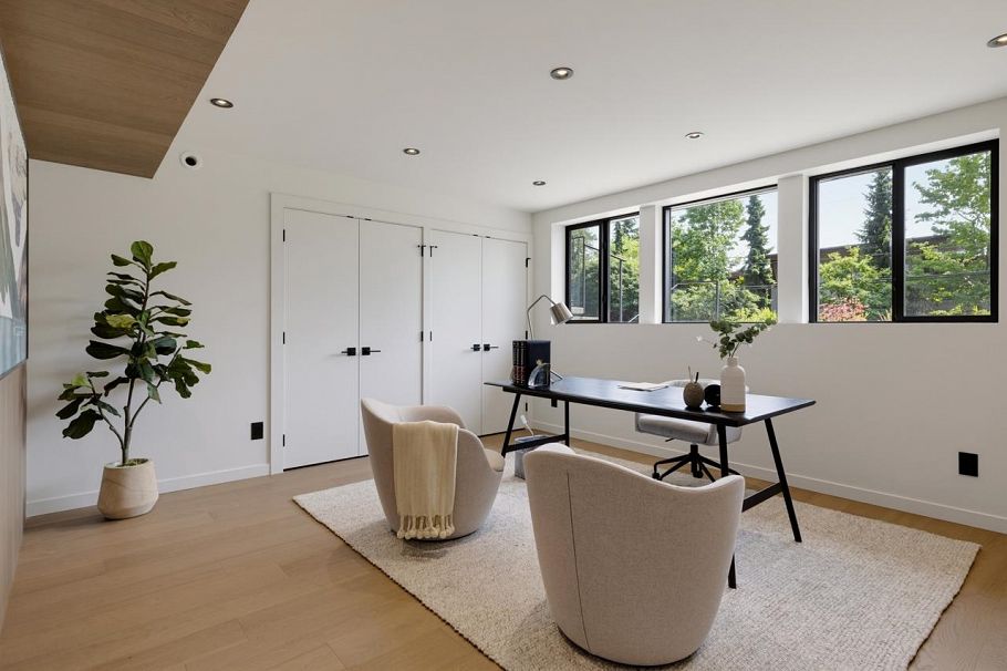 1008 W 17th Street North Vancouver, BC - 17