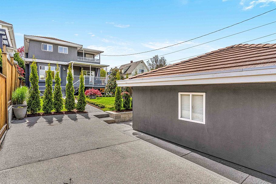 627 E 30th Avenue Vancouver, BC - 37