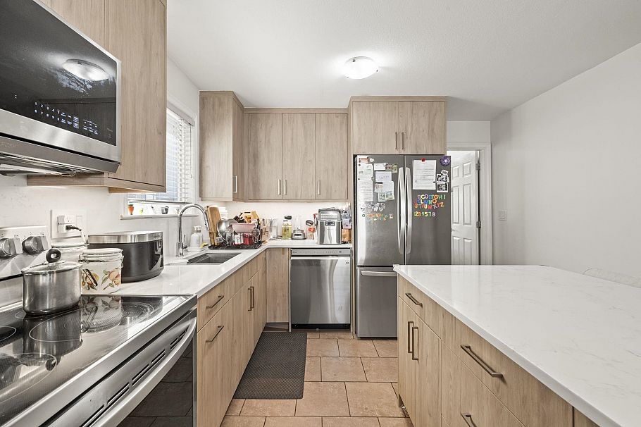 3541 Adanac Street Vancouver, BC - 5