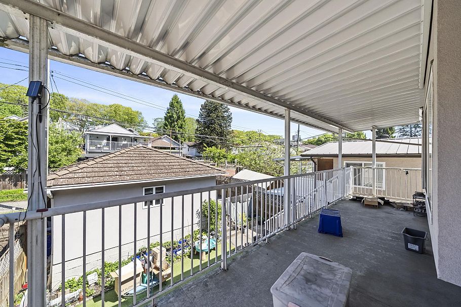 3541 Adanac Street Vancouver, BC - 36
