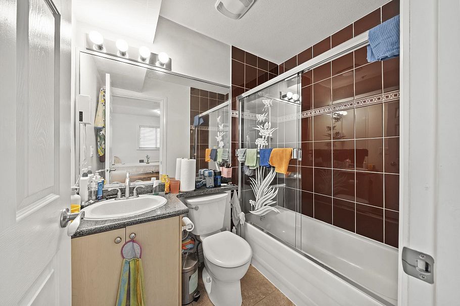3541 Adanac Street Vancouver, BC - 8