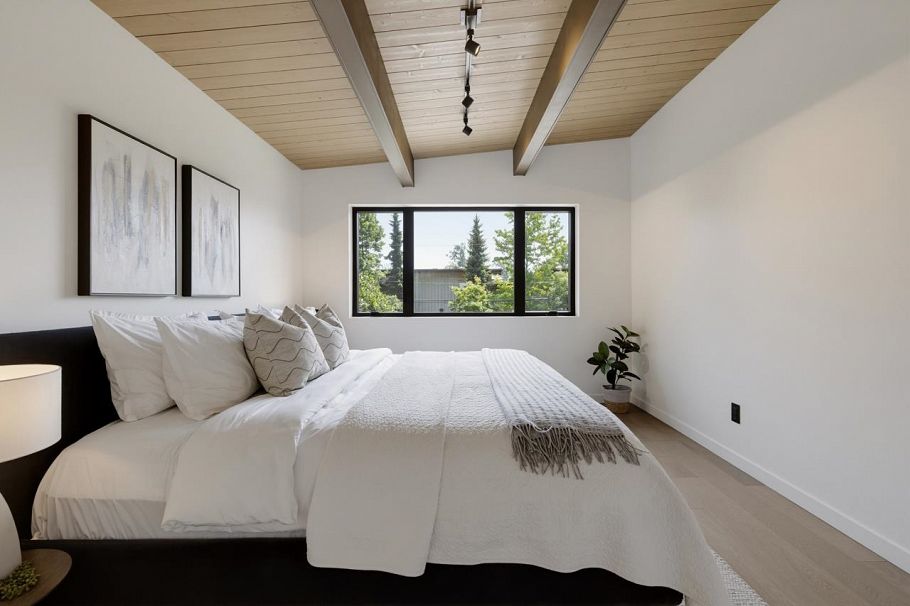 1008 W 17th Street North Vancouver, BC - 20
