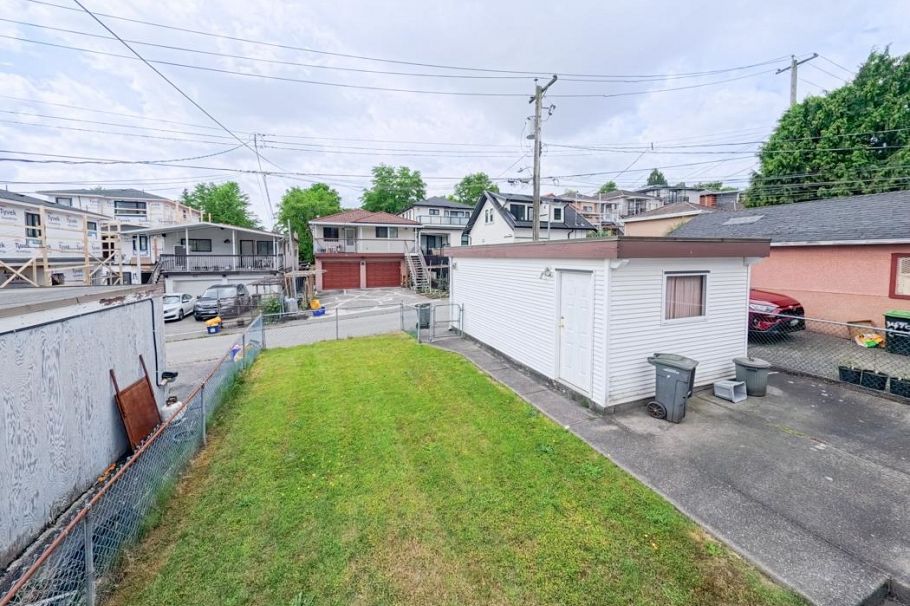 3478 E 2nd Avenue Vancouver, BC - 25