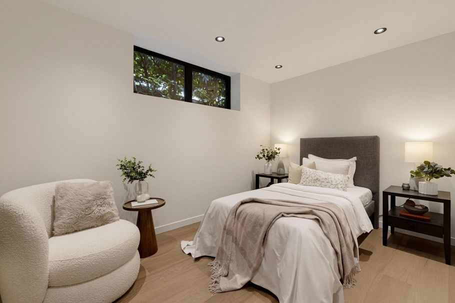 1008 W 17th Street North Vancouver, BC - 31