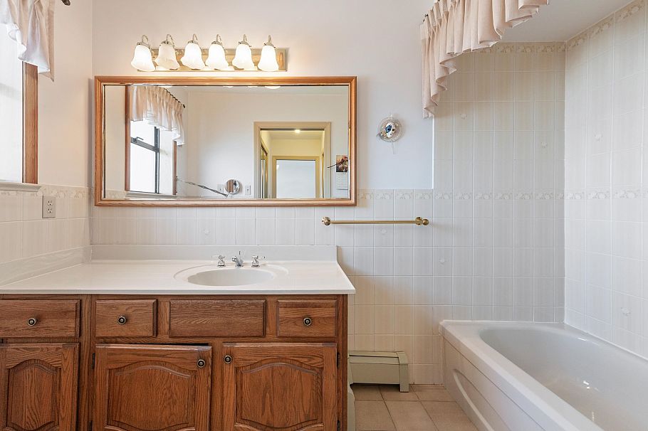 2411 E 39th Avenue Vancouver, BC - 14