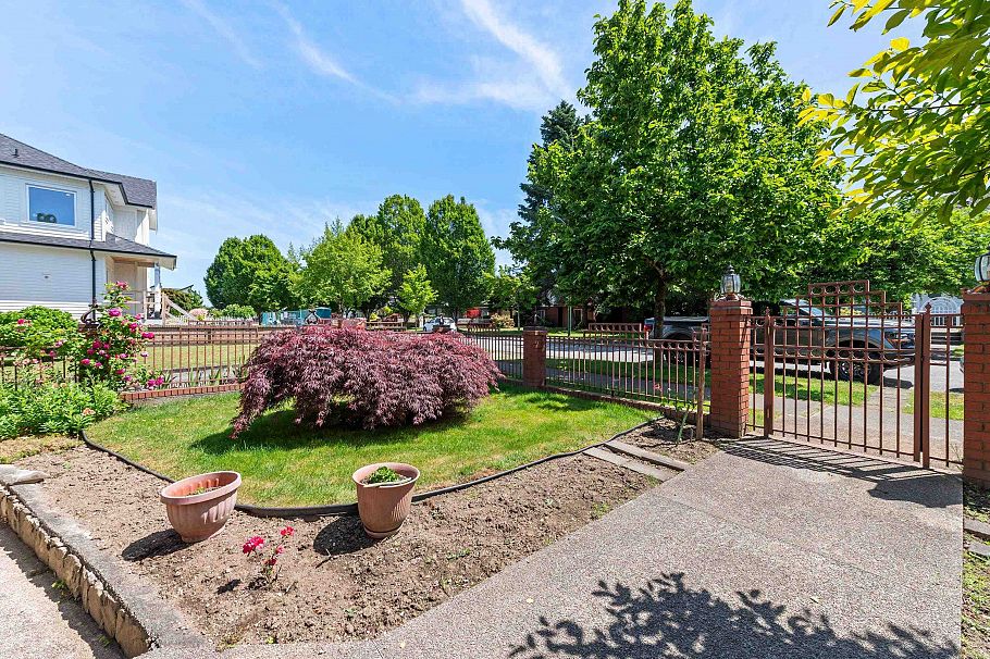 2411 E 39th Avenue Vancouver, BC - 23