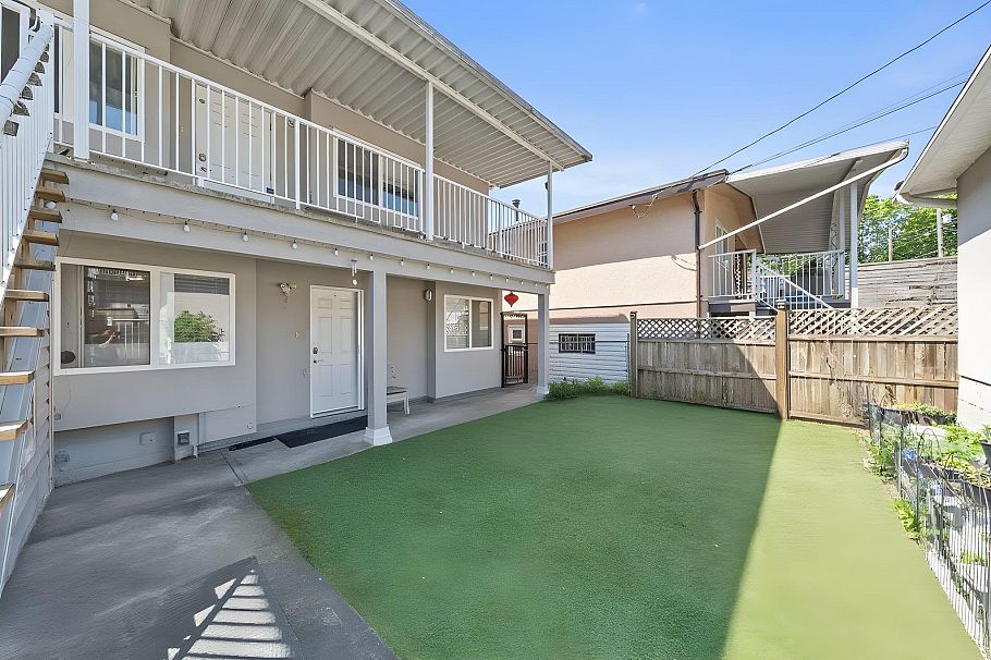 3541 Adanac Street Vancouver, BC - 37