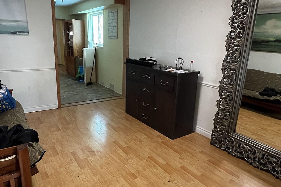 4711 Gothard Street Vancouver, BC - 2