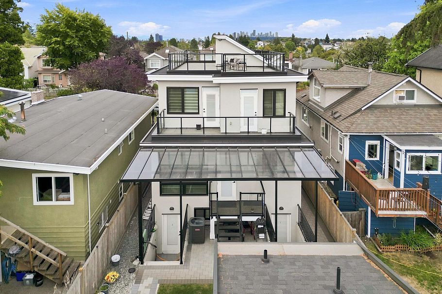 5577 Inverness Street Vancouver, BC - 1
