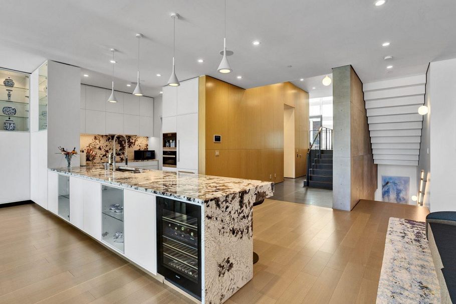 4725 W 4th Avenue Vancouver, BC - 9