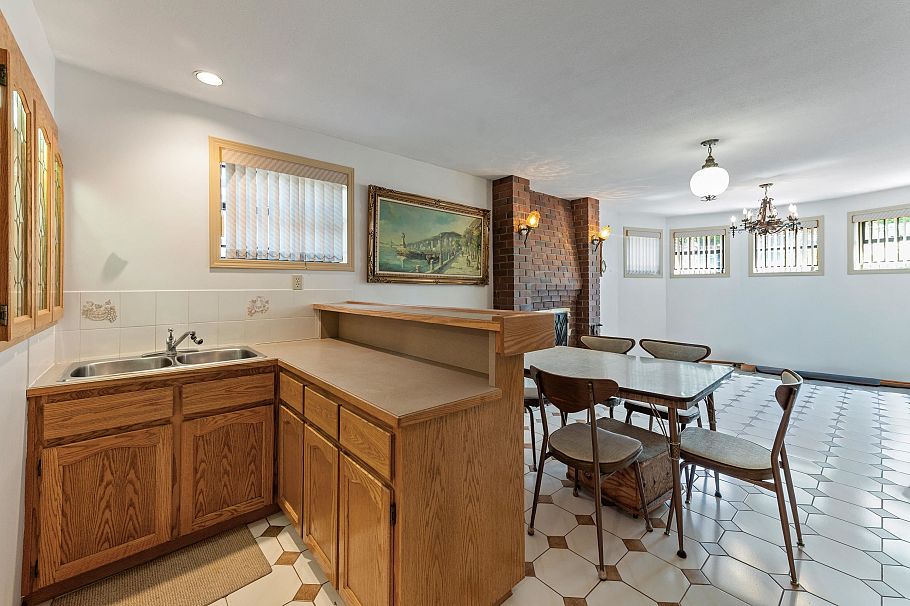 2411 E 39th Avenue Vancouver, BC - 19