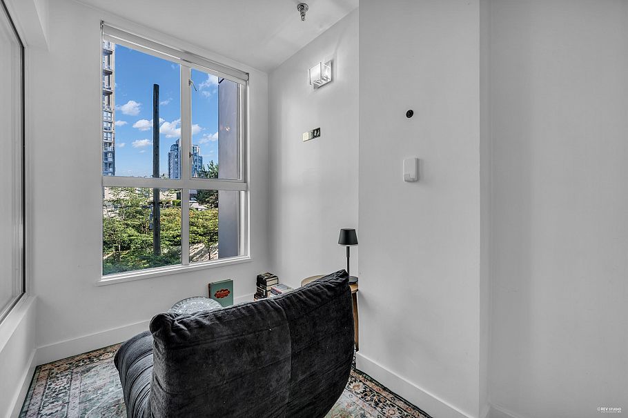 209 1238 Seymour Street Vancouver, BC - 2