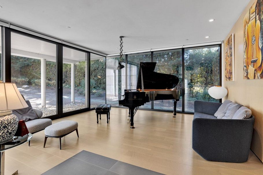 4725 W 4th Avenue Vancouver, BC - 1