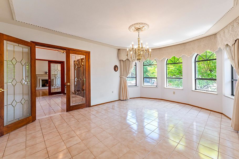 2411 E 39th Avenue Vancouver, BC - 24
