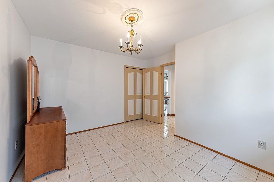 2411 E 39th Avenue Vancouver, BC - 16
