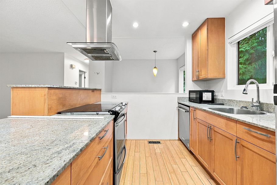 3381 William Avenue North Vancouver, BC - 14