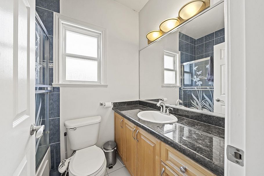 3541 Adanac Street Vancouver, BC - 34