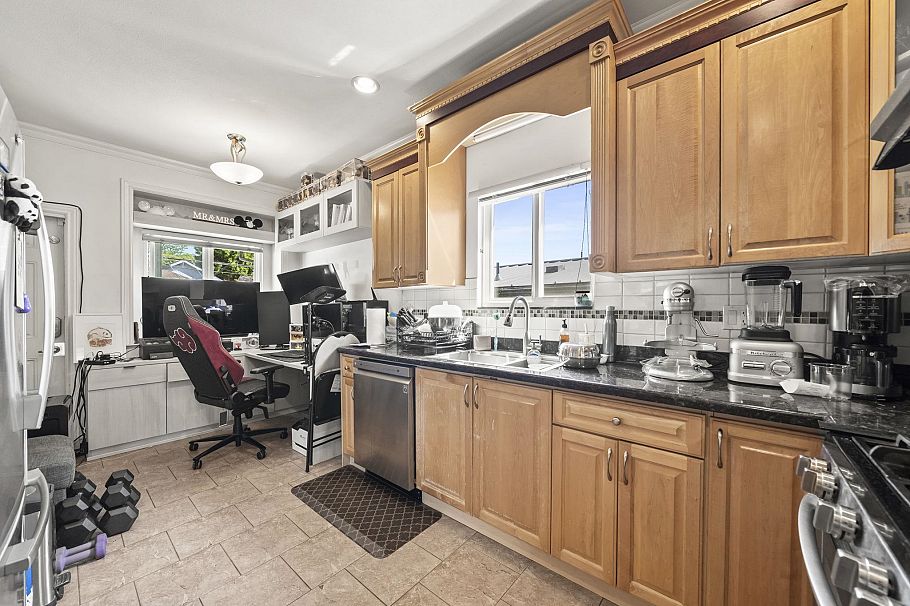 3541 Adanac Street Vancouver, BC - 28