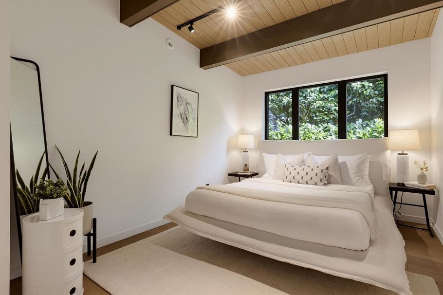 1008 W 17th Street North Vancouver, BC - 23