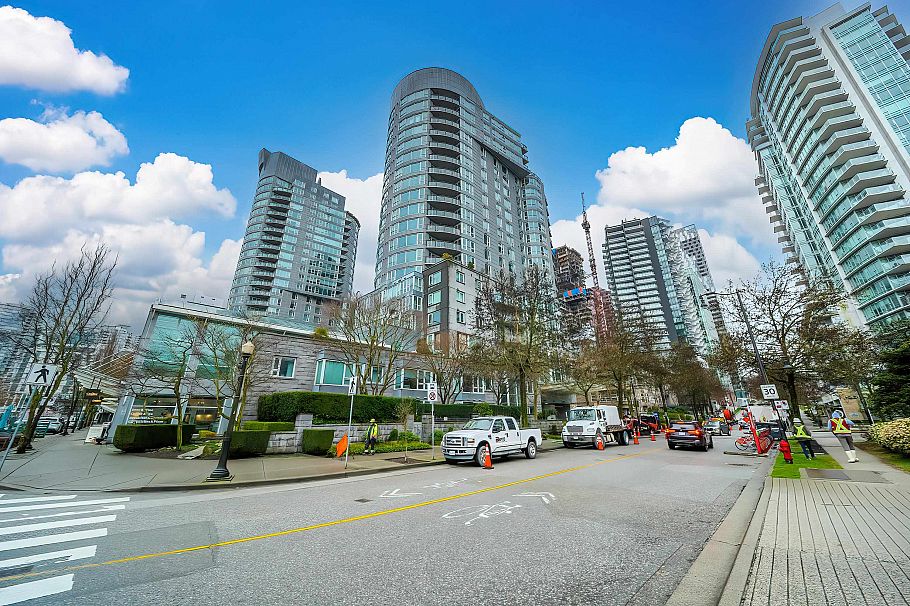 1401 560 Cardero Street Vancouver, BC - 2