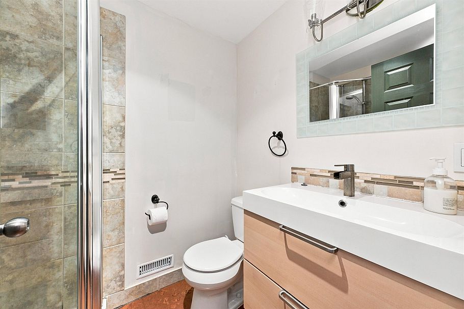 3381 William Avenue North Vancouver, BC - 25