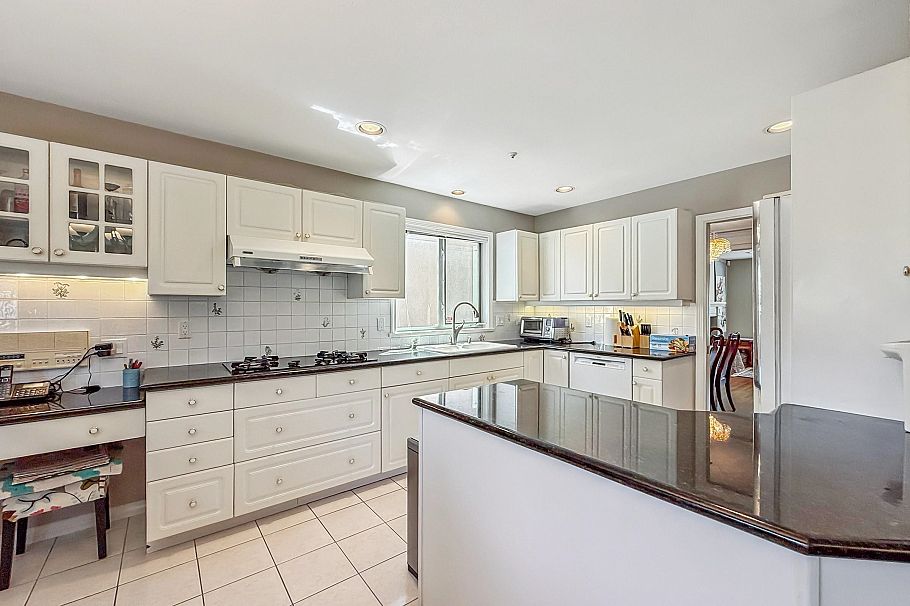 2755 W 20th Avenue Vancouver, BC - 14