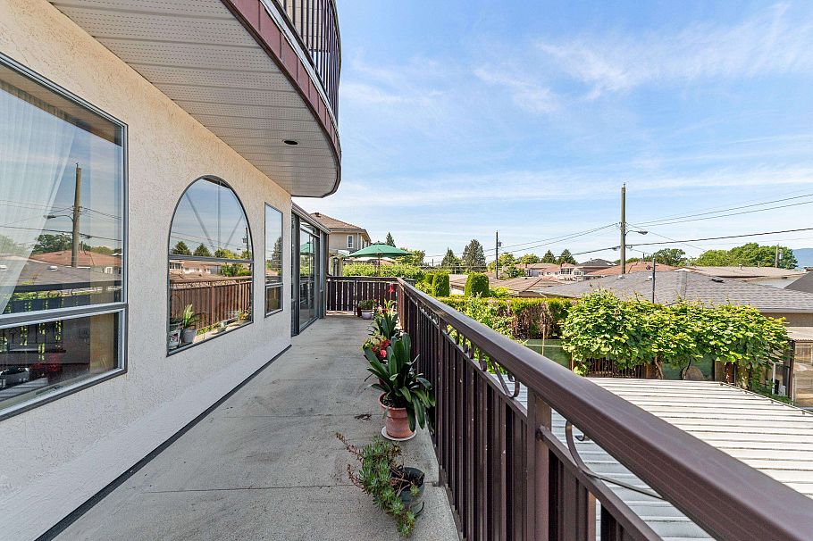 2411 E 39th Avenue Vancouver, BC - 17