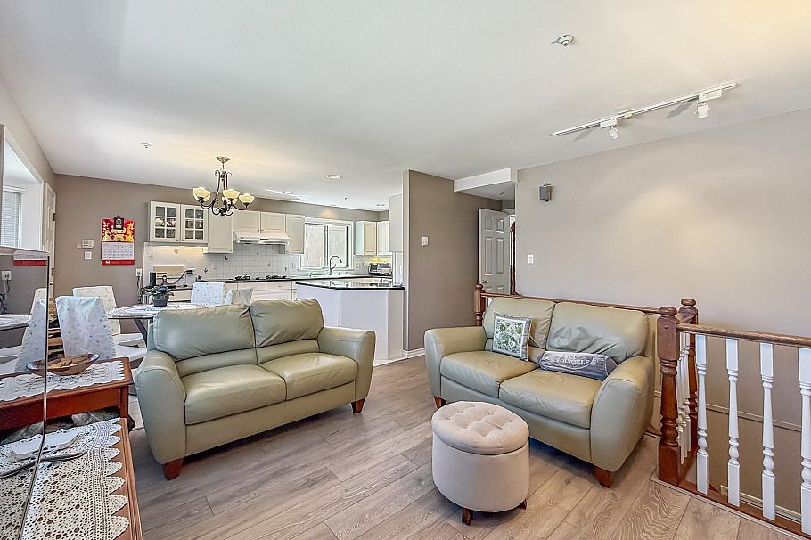 2755 W 20th Avenue Vancouver, BC - 2