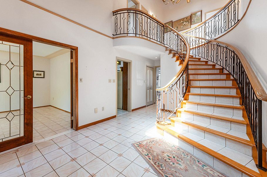 2411 E 39th Avenue Vancouver, BC - 6